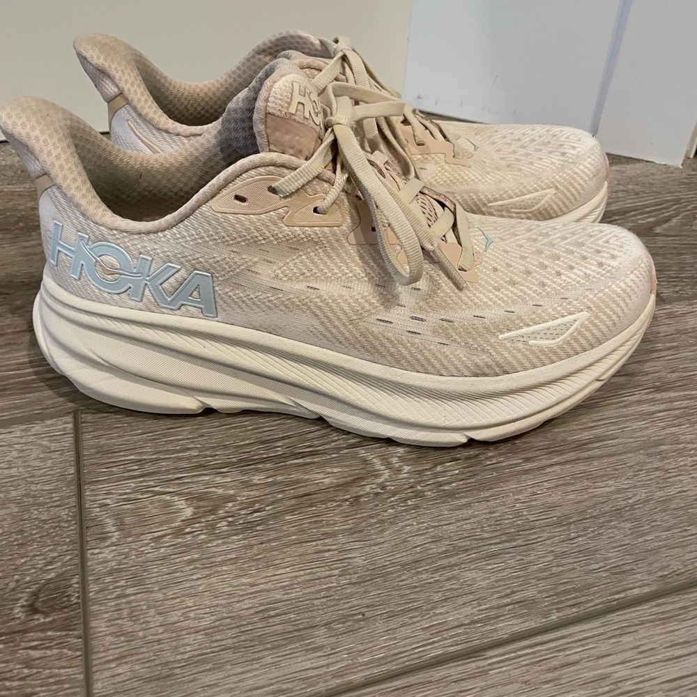 Hoka Beige Running Shoes Clifton 9